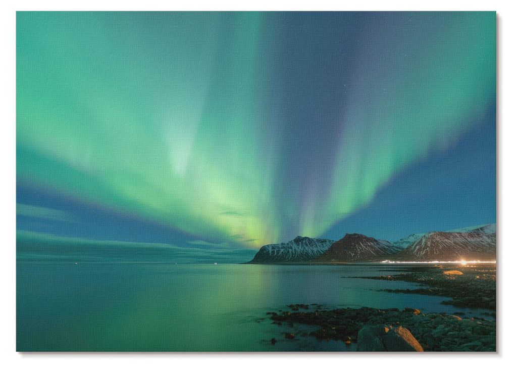 POSTER - 59x42 cm (A2) - Da V. - Nordlichter über dem Meer, eine magische Atmosphäre - Wandbild für Wohnzimmer Schlafzimmer & Flur, Modernes Pos...