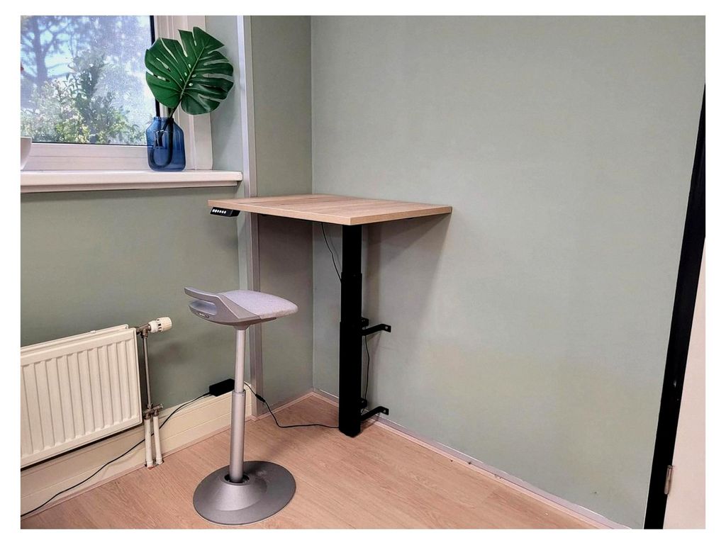 Höhenverstellbarer Wandtisch WallDesk - Elektrisches Gestell - Höhe 59-125 cm - Breite 55 cm - Schwarz - Mit Speicherfunktion