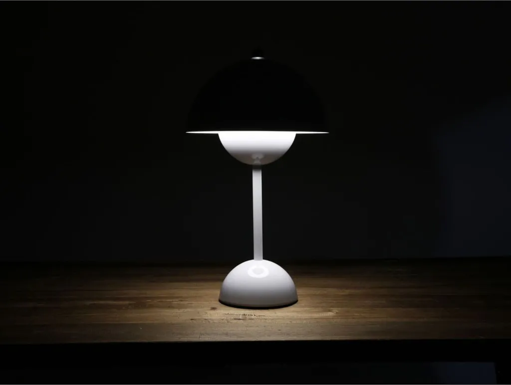 Lampe de Table Métal sans Fil contre l'Encombrement des Câbles USB