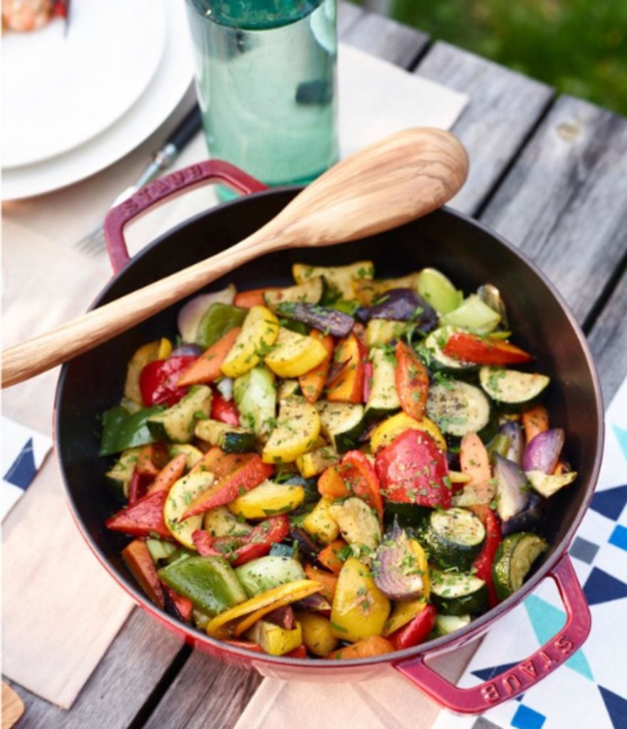 Staub Guss Bräter, rund Kirschrot 28 cm Produktbild 9