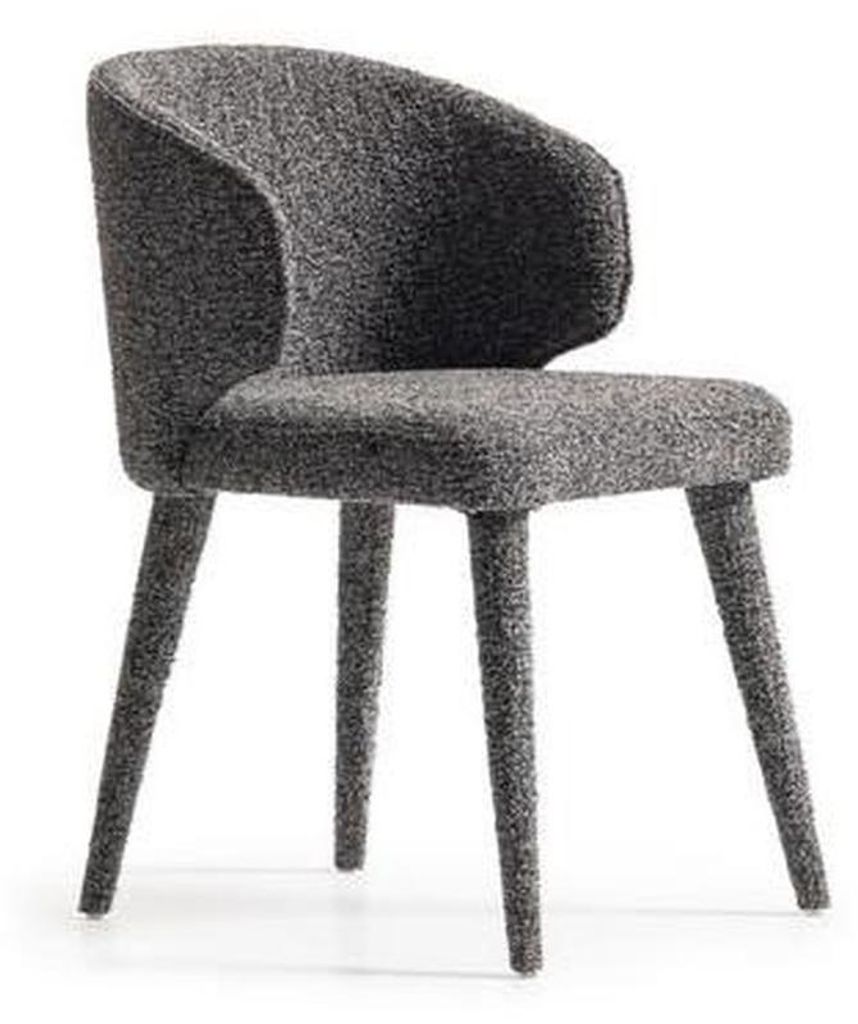 Grauer Holzstuhl im modernen Design