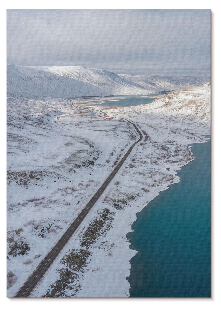 POSTER - 59x84 cm (A1) - Alberto - Verschneite Landschaft, minimalistisches blaues Wasser - Wandbild für Wohnzimmer Schlafzimmer & Flur, Modernes ...