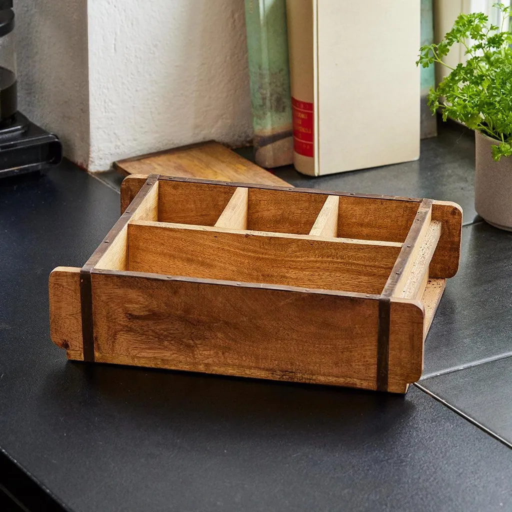 Caisse en bois compartimentée pour trier vos objets avec un style rétro - 5