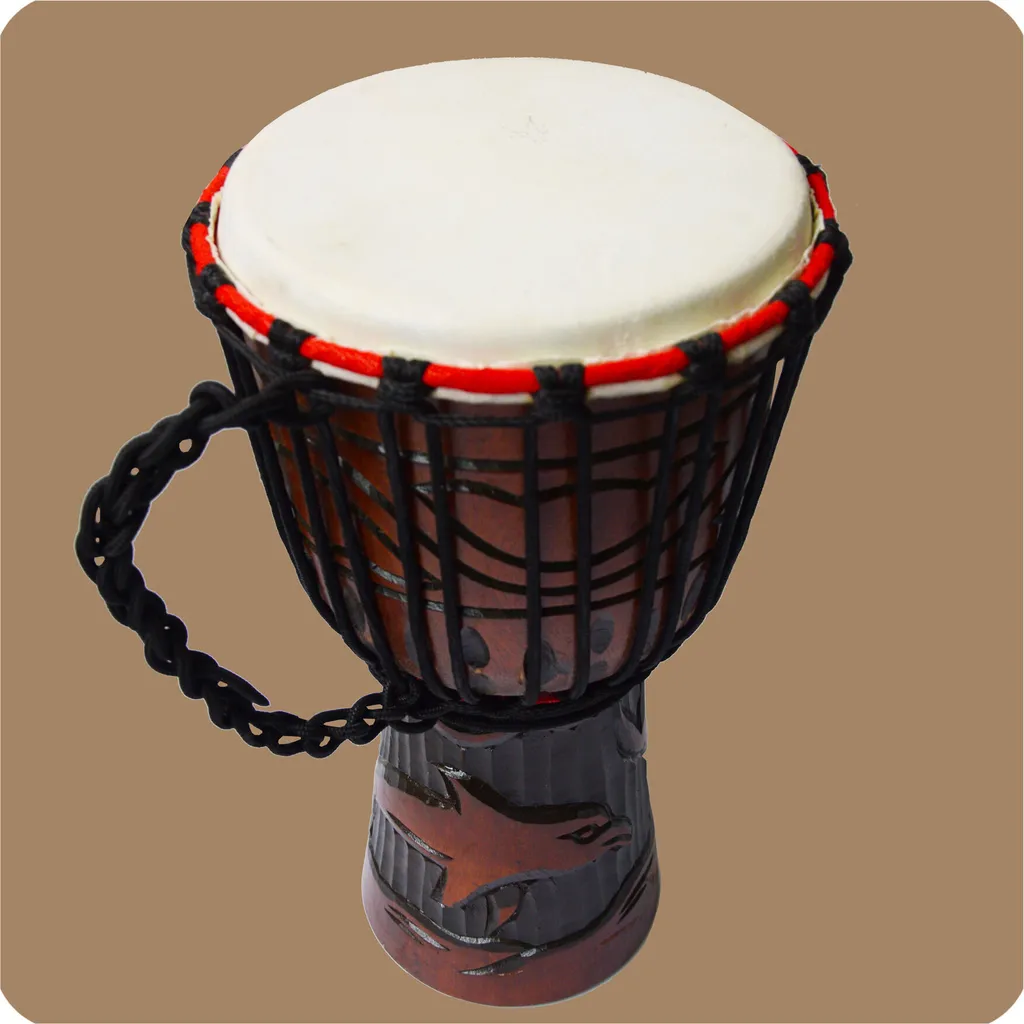Djembe en bois sculpté main avec motifs ethniques complexes 30 cm