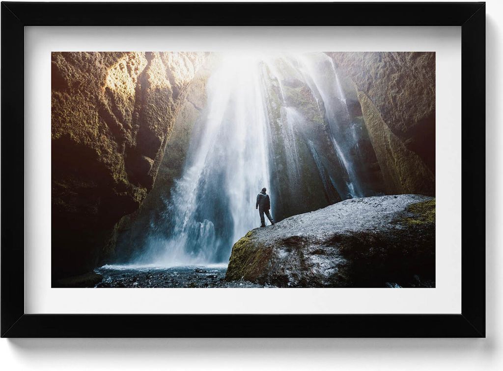Blick auf den Gljufrabui-Wasserfall– Wandbild mit Rahmen – Gerahmtes Bild – Wanddekoration – 30x20 cm – Schwarz Rahmen