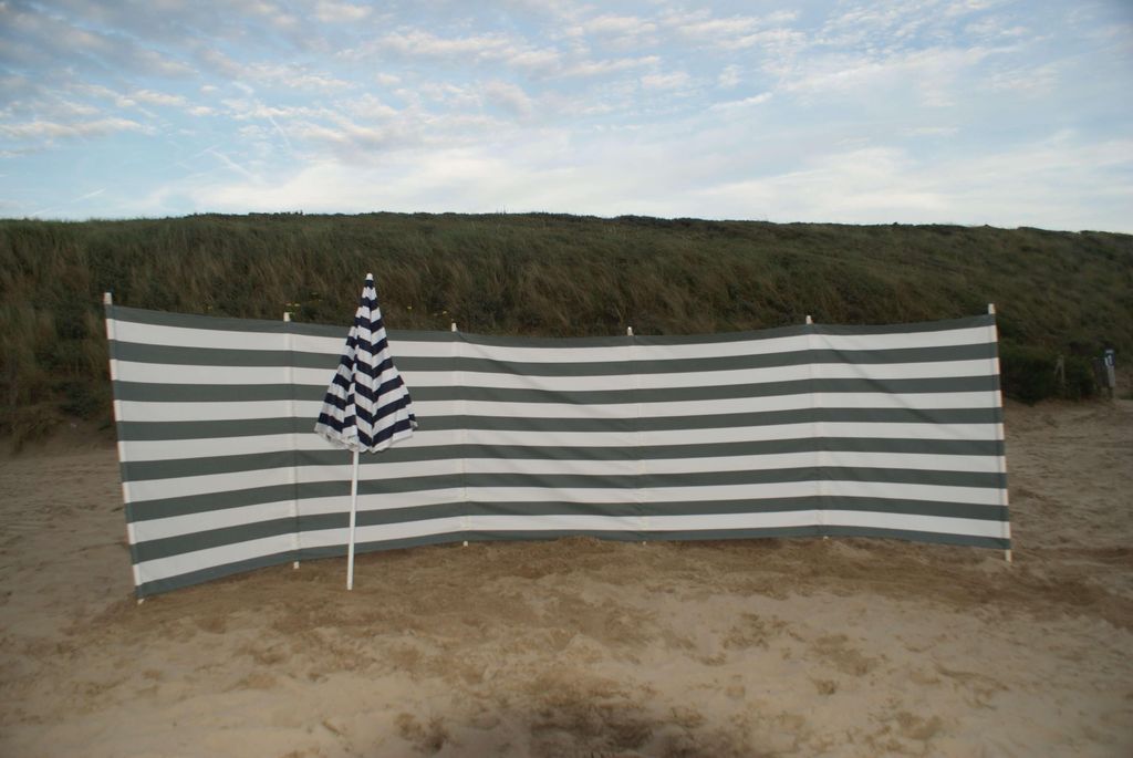 Strandwindschutz 7 m Grau (mit grünem Farbton)/Weiß Polyacryl-Windschutz – 7 m Camping-Windschutz