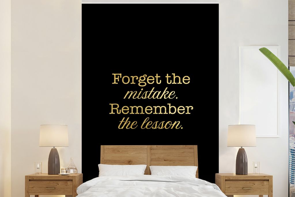 MuchoWow Fototapete für Wohnzimmer oder Schlafzimmer Wandtapete Vinyl Motivtapete Zitate - Leben - Schwarz - Gold - 180x280 cm - Wallpaper