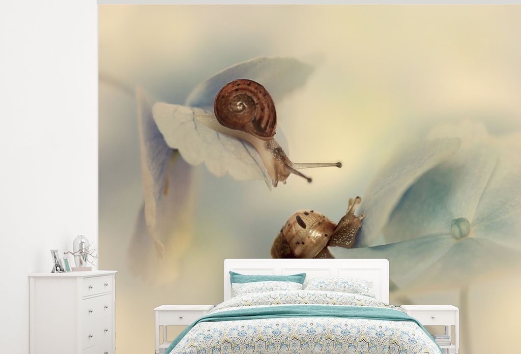 MuchoWow Fototapete für Wohnzimmer oder Schlafzimmer Wandtapete Vinyl Motivtapete Schnecke - Blumen - Blütenblätter - 325x260 cm - Tapete