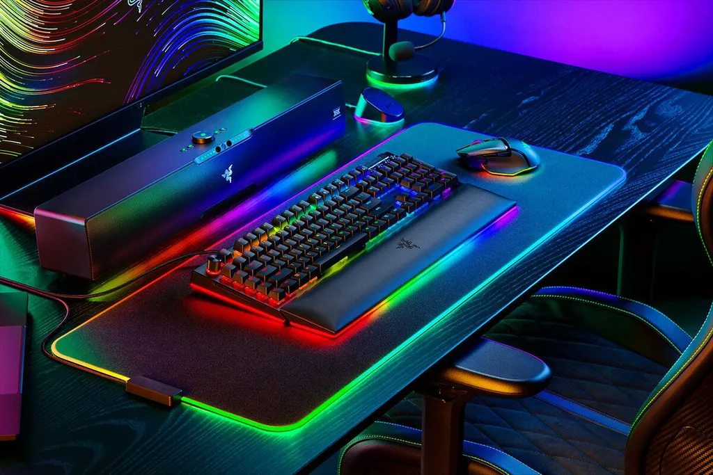 Razer BlackWidow V4 Pro avec Éclairage Chroma RGB et Commandes Multimédia