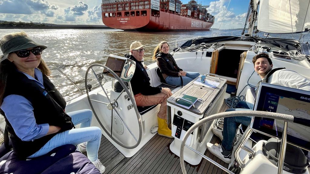 Jochen Schweizer Hafenrundfahrt Hamburg; Erlebnis verschenken oder selbst erleben; Gutschein gültig für 1 Person Gruppengröße: 8-12 Personen