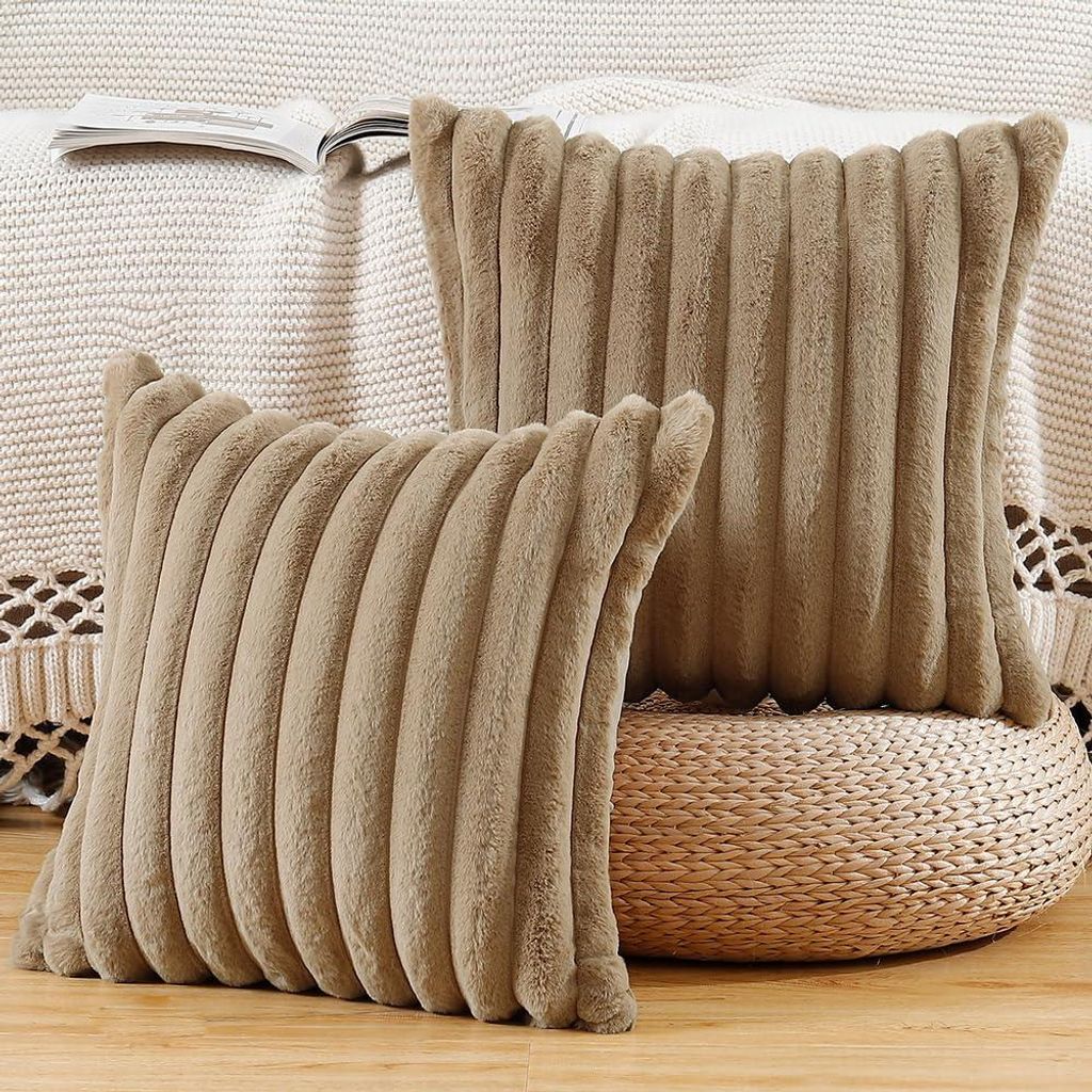 Set mit 2 dekorativen Kissenbezügen aus Kunstfell, weich und flauschig mit Streifenmuster für Sofa und Schlafzimmer, braun, 60 x 60 cm