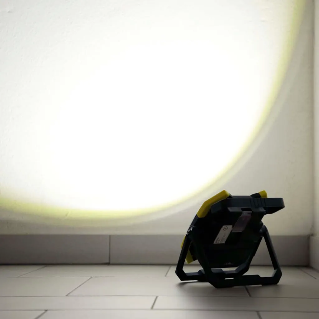 Lampe de travail LED 30W sans fil Kerbl WorkFire Pro avec batterie