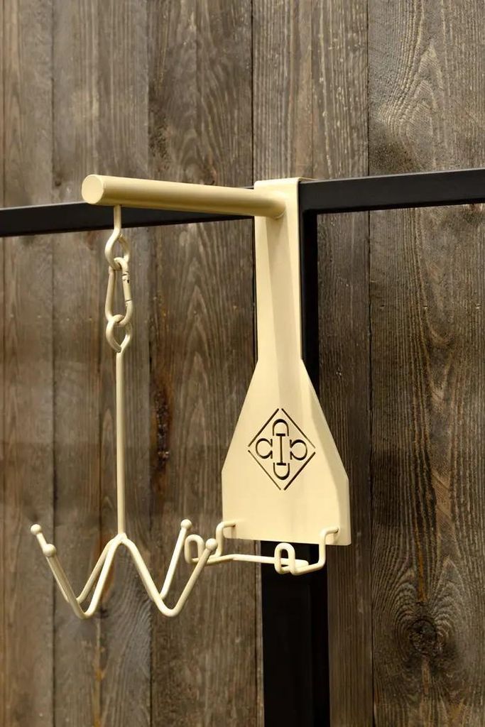 Grooming Deluxe Trensen Hänger mit 4 Haken und Hakenbefestigung, Farbe:gold