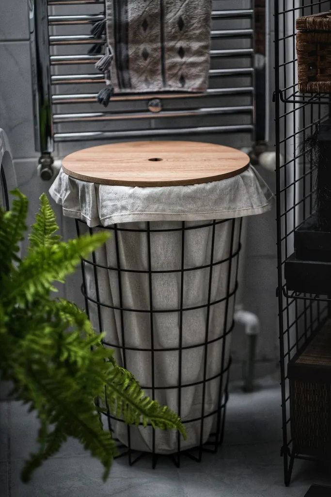 Coffre à Linge Design en Bois Chêne Hazel - Meuble de Salle de Bain Chic