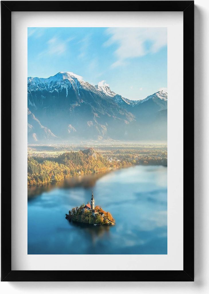 Gebäude am See in den Bergen– Wandbild mit Rahmen – Gerahmtes Bild – Wanddekoration – 40x60 cm – Schwarz