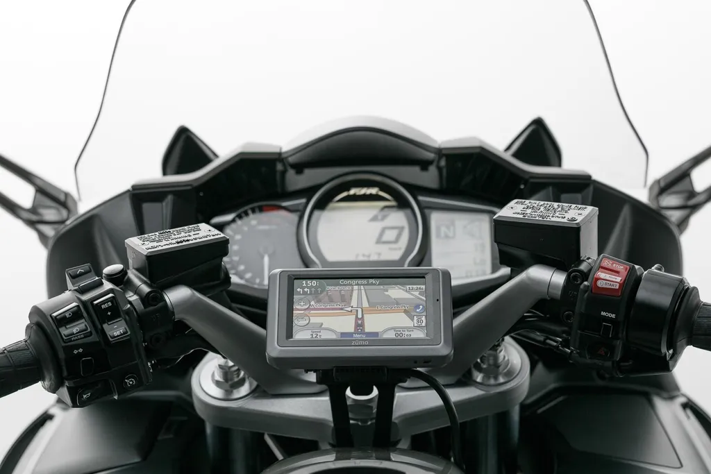 Support GPS SW-Motech anti-vibration pour guidon tubulaire 22mm et 28mm