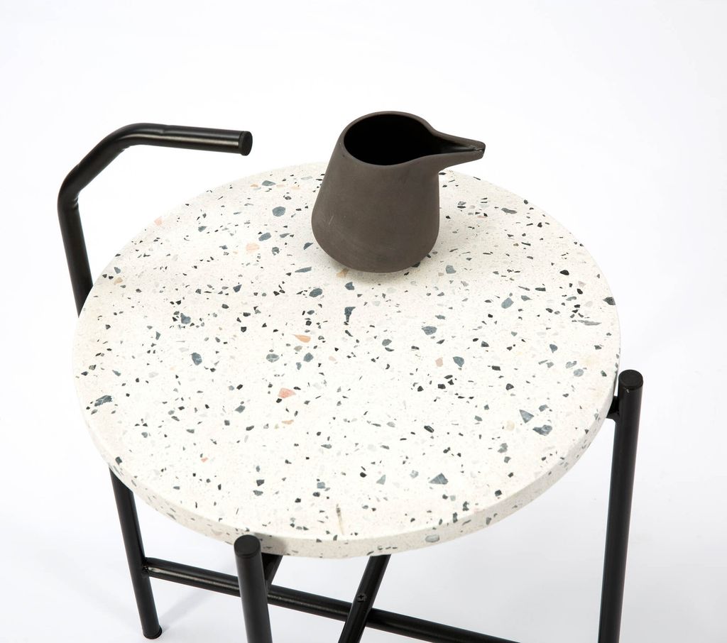 Beistelltisch Runder Couchtisch TAMPA mit weißer Terrazzo-Platte und mattschwarzen Metallbeinen / Durchmesser: 41 Cm
