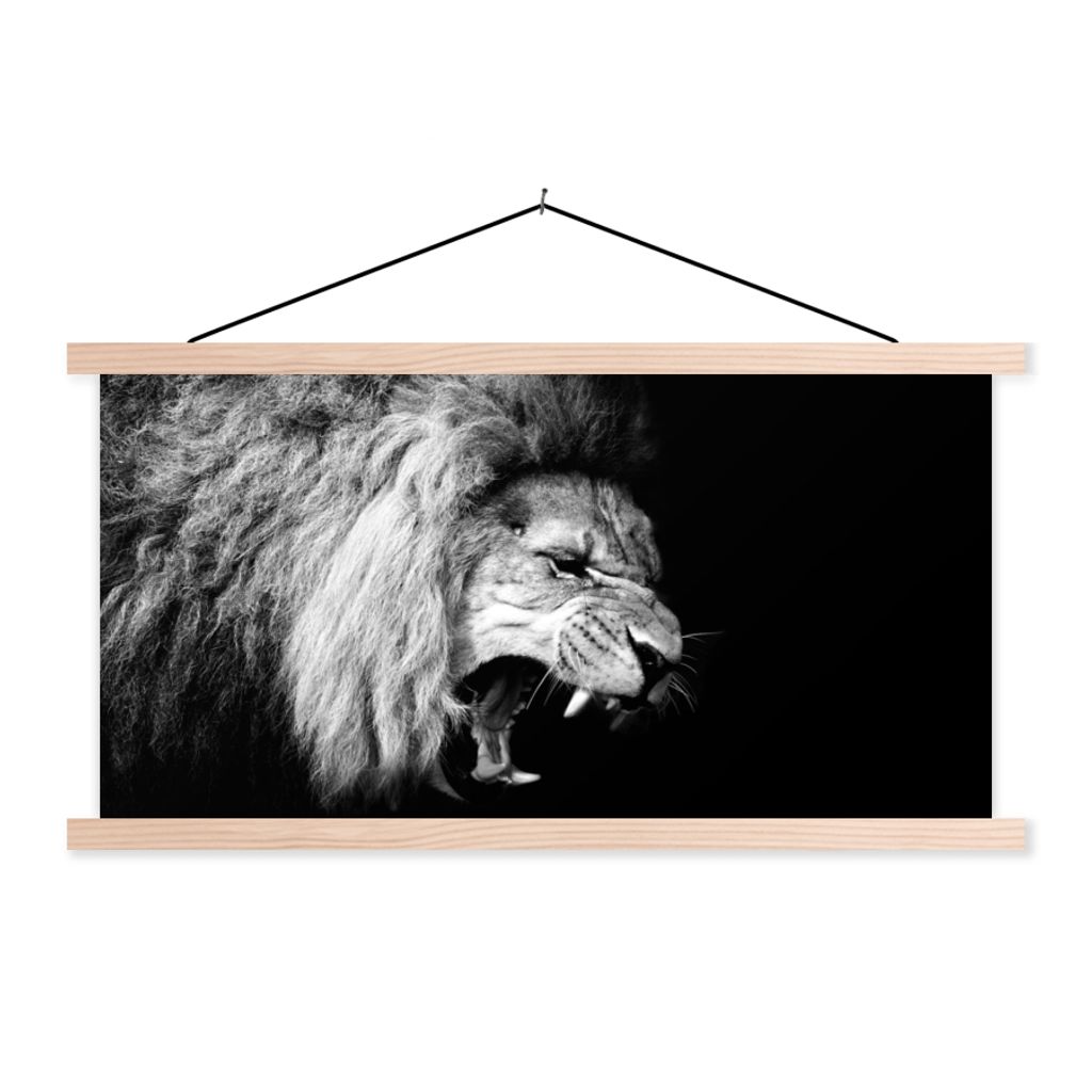 MuchoWow Textilposter Löwe - Porträt - Schwarz - Weiß - Tiere 120x60 cm mit holzfarbenen Rahmen - Klemmleiste