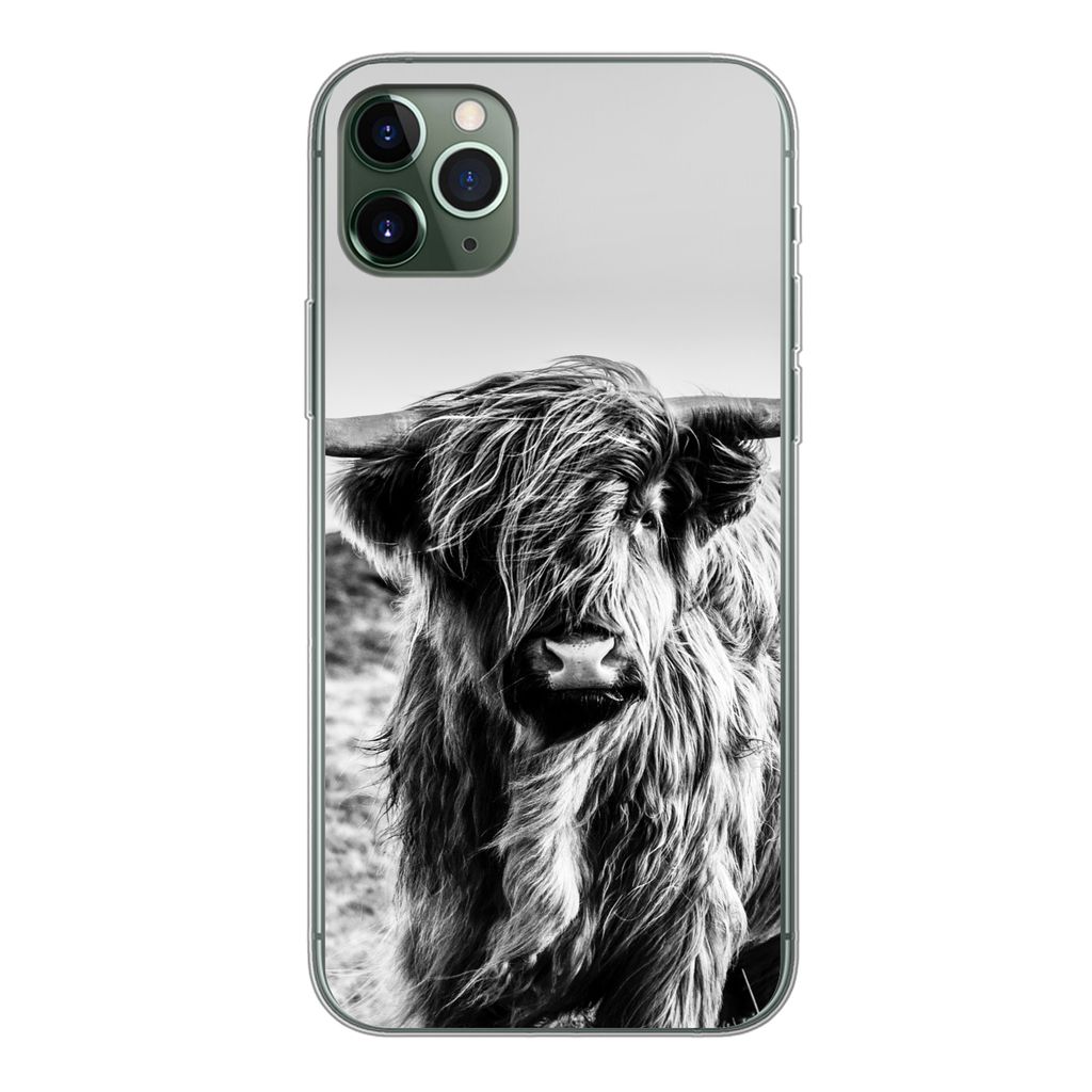 MuchoWow Handyhülle Schutzhülle Hülle für iPhone 11 Pro Max Kuh - Schottischer Hochländer - Schwarz - Weiß - Tier - Natur - Wildtiere Silik...