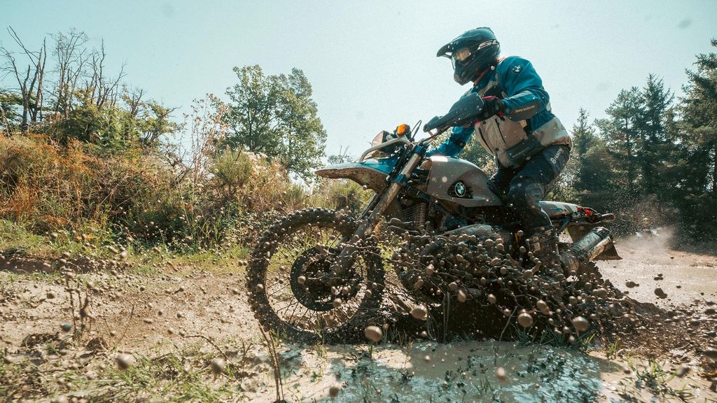 Jochen Schweizer Endurotraining am Nürburgring; Erlebnis verschenken oder selbst erleben; Gutschein gültig für 1 Person Gruppengröße: 10–16...