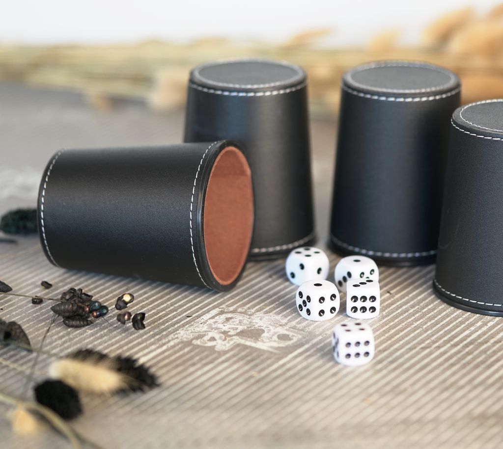Würfelbecher Aus Leder Mit 5 Würfeln