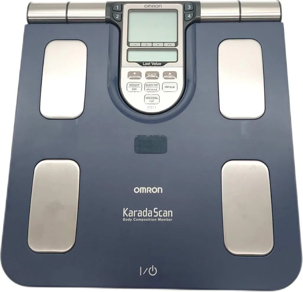 Bilancia Elettronica Omron BF511: Design Quadrato e Precisione Blu - 17