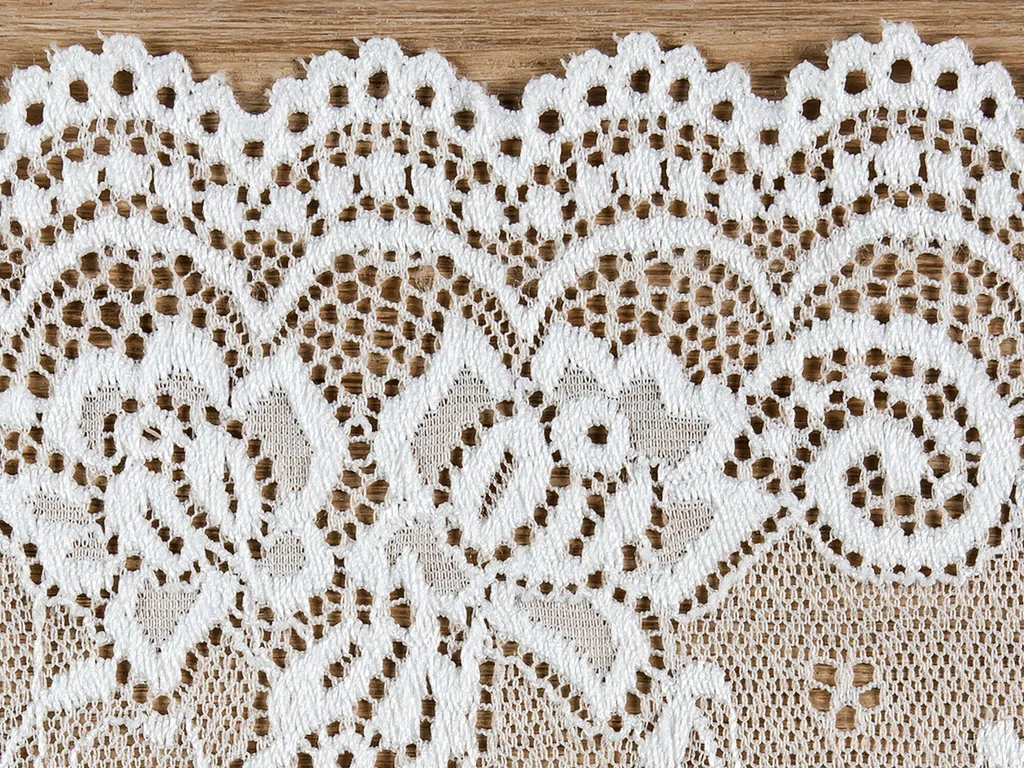 Ruban dentelle blanche 15cm rouleau de 9m pour chemin de table chic