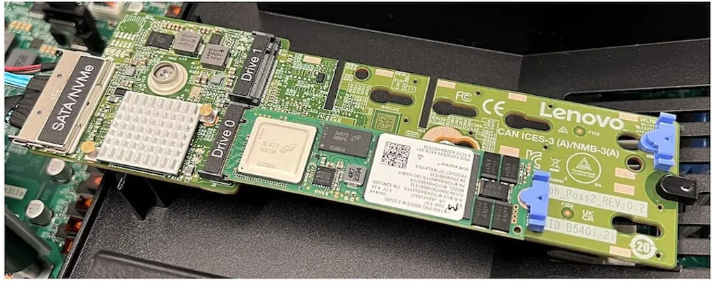 Adaptateur RAID M.2 SATA et NVMe Lenovo ThinkSystem B545i-2i Interne