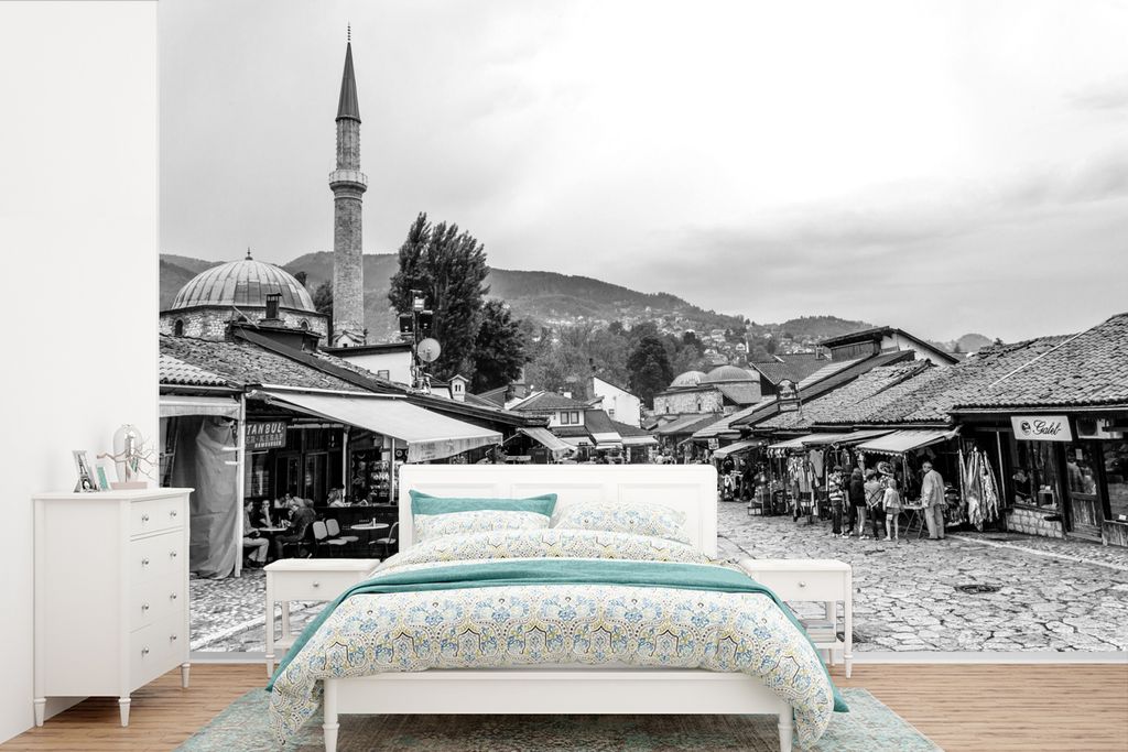 MuchoWow Fototapete für Wohnzimmer oder Schlafzimmer Wandtapete Vinyl Motivtapete Alter bosnischer Marktplatz von Sarajevo - schwarz und weiß -...