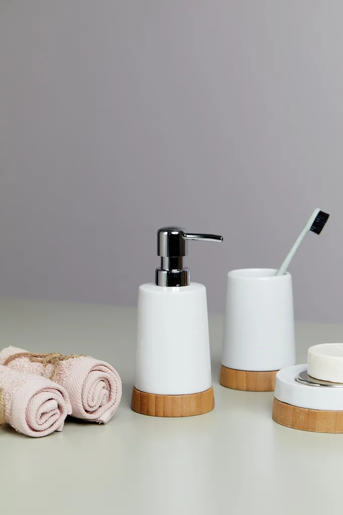 Porte-brosse à dents WENKO idéal pour l'organisation de la vasque