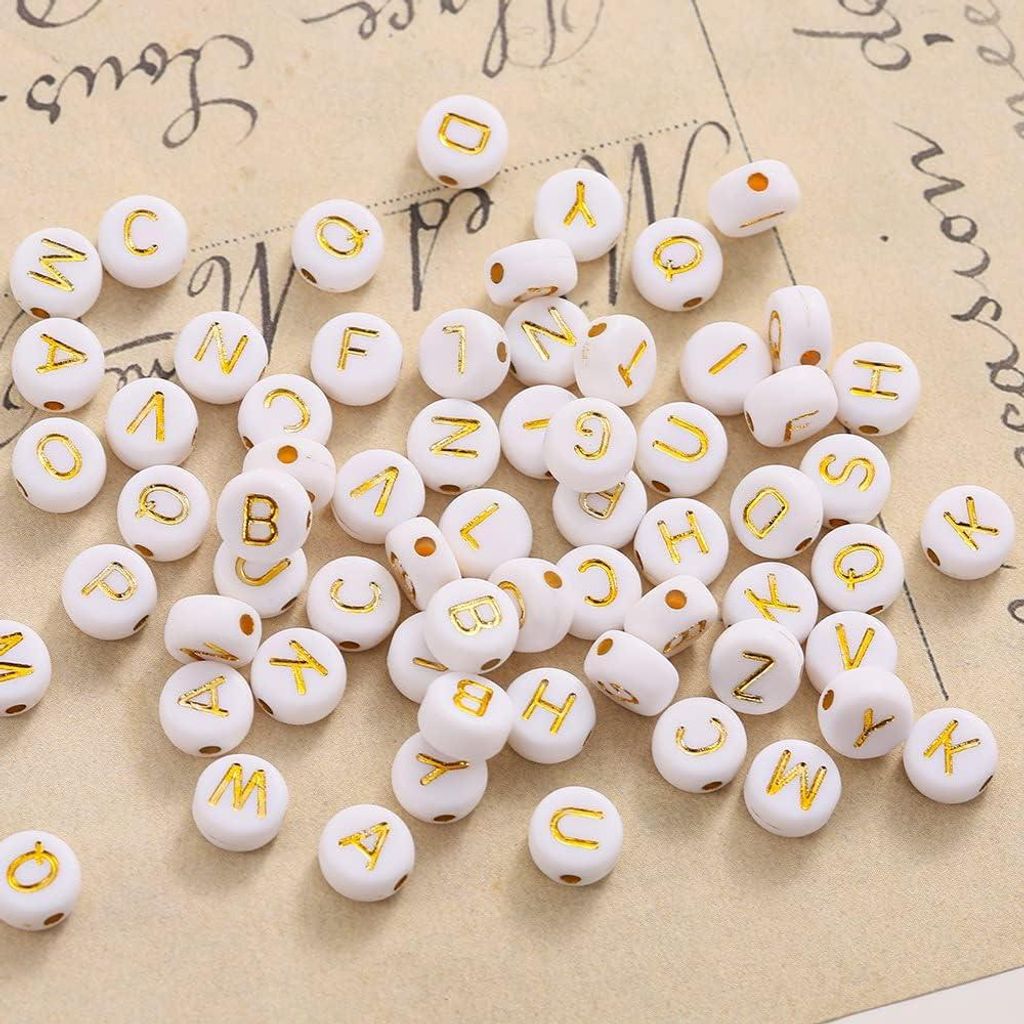 1000 Stück Buchstabenperlen A-Z 7 mm weiß gold - Acryl für Schmuck - Armbänder und Halsketten - Perlen zum Auffädeln - DIY Schmuck herstellen