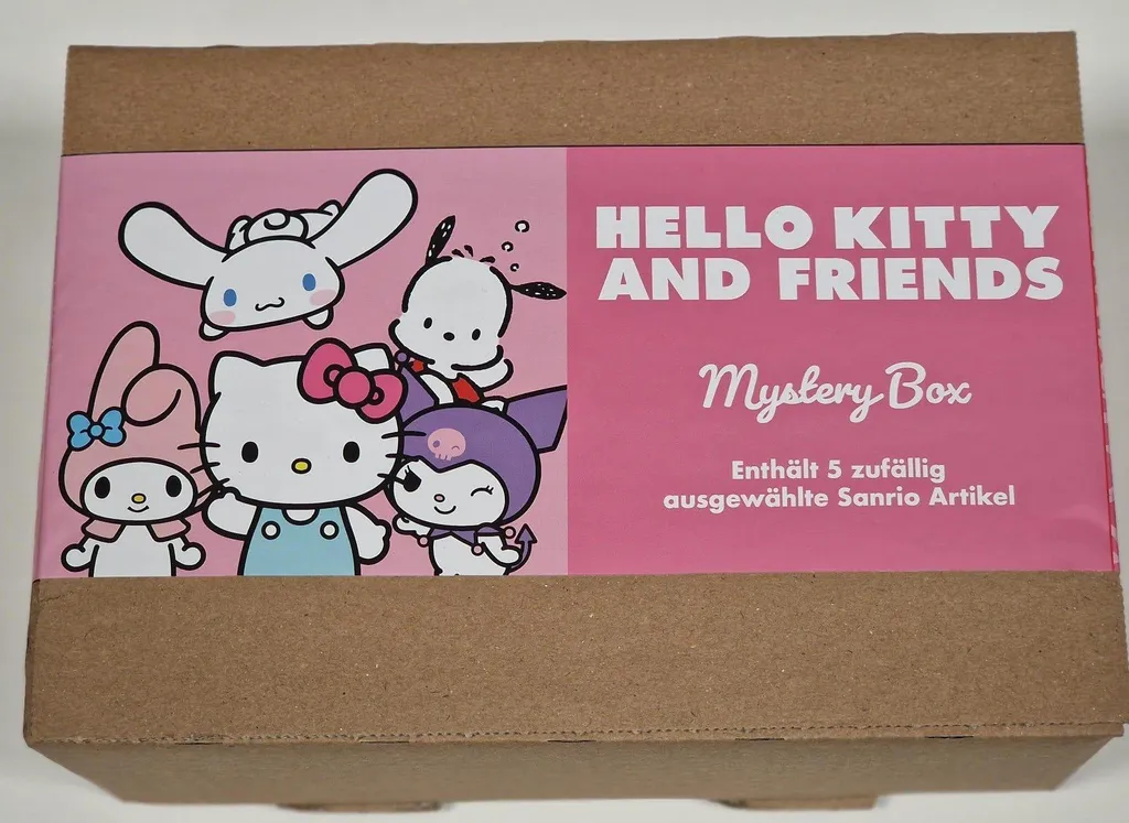 Coffret cadeau Sanrio édition limitée avec figurines et objets cultes