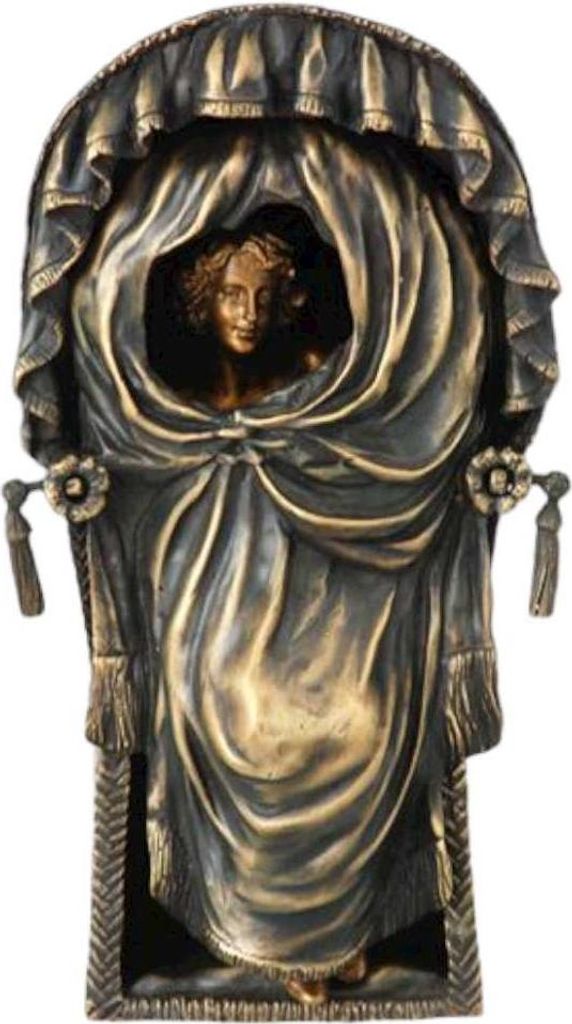 Bronzeskulptur Bronzefigur Frau Akt im Strandstuhl