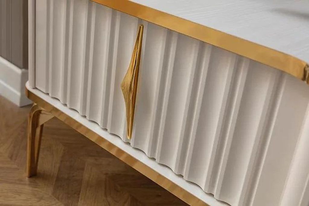 Wohnzimmer TV-Lowboard weiß + gold MDF Sideboard Metall RTV Luxus Neu