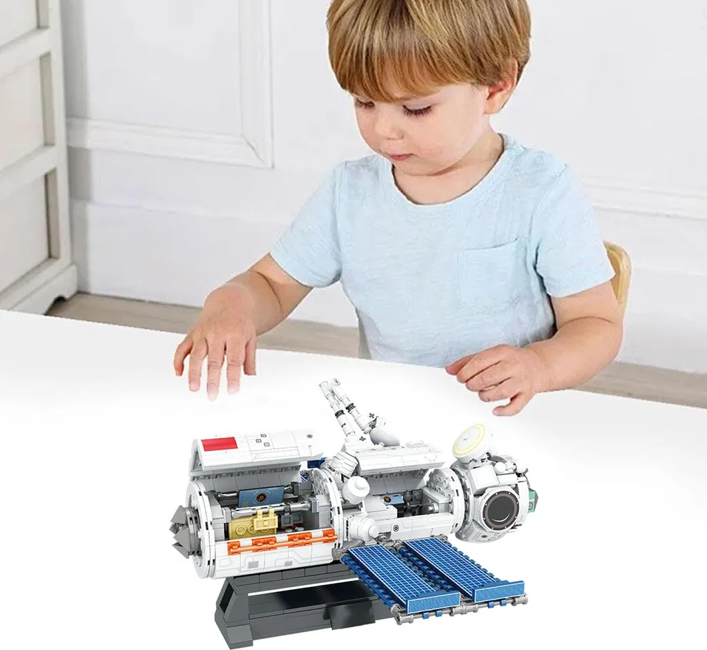 Station Spatiale Kit de Construction 895 Pièces avec Figurines Astronautes