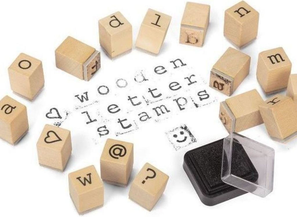 Set aus Stifthalter und Holzstempeln - Alphabet