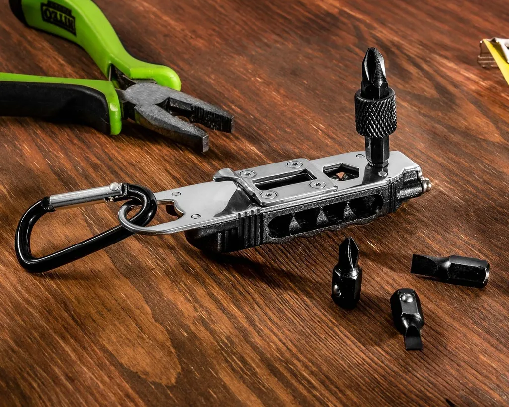 Multitool pour hommes - Porte-clés robuste avec 7 outils intégrés - 6