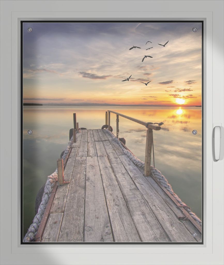 Wallario Lichtschutzbild, Dekorativer Sichtschutz Sonnenschutz 76 x 93 cm mit Motiv: Sonnenuntergang über dem See idyllischer Steg - Verdunklung o...