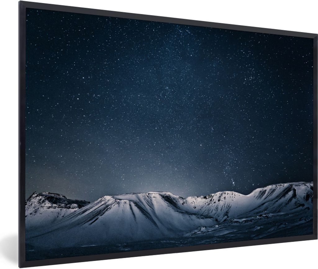 MuchoWow Gerahmtes Poster Eine sternenklare Nacht über schneebedeckten Bergen 60x40 cm - Poster mit Schwarzem Bilderrahmen Wandposter Rahmen Fot...