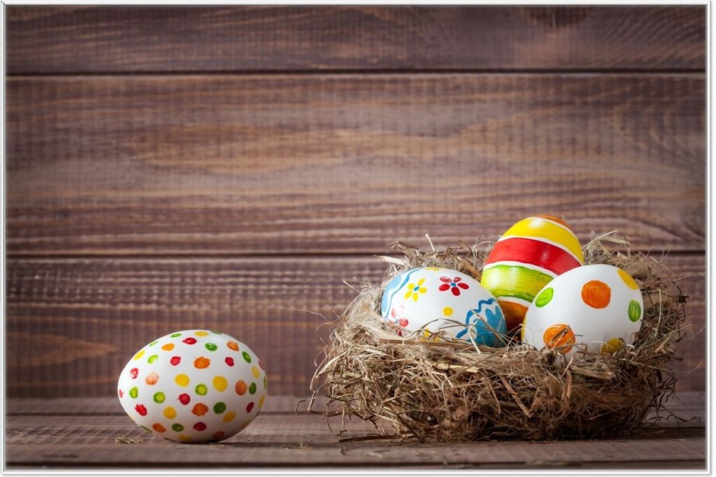 Wallario Wandbild Bunte bemalte Eier an Ostern im Produktbild 
