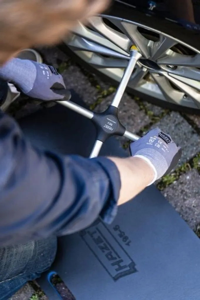 HAZET 705V Clé en Croix pour Roues - Profil Hexagonal Extérieur - 11
