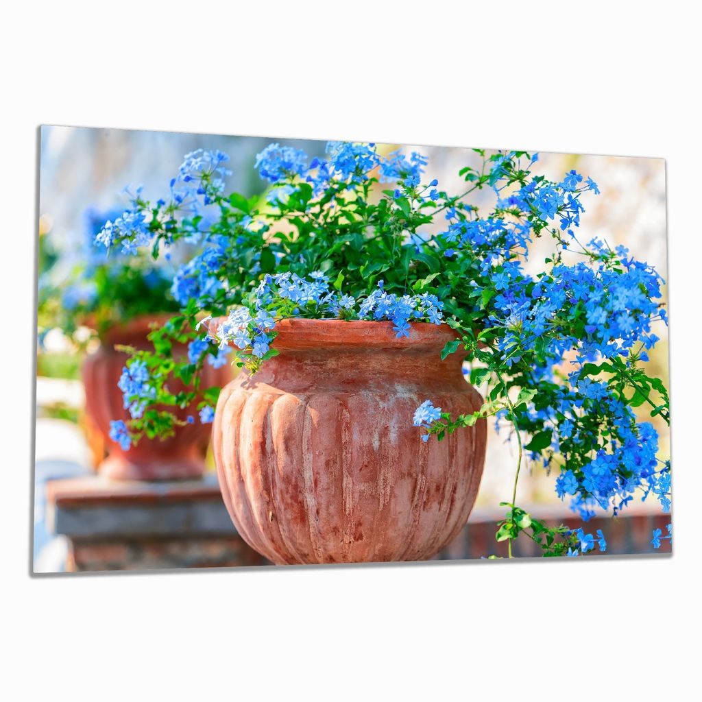Wallario Herdabdeckplatte aus Glas, Größe 80 x 52 cm 1-teilig, Motiv Blaue Blumen in einer Steinvase