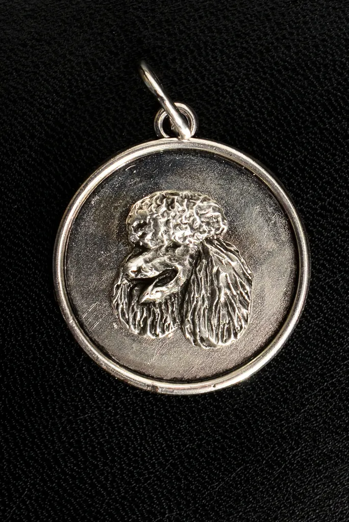 Pendentif Chien Caniche de Collection avec Chaîne Fine Style Argenté