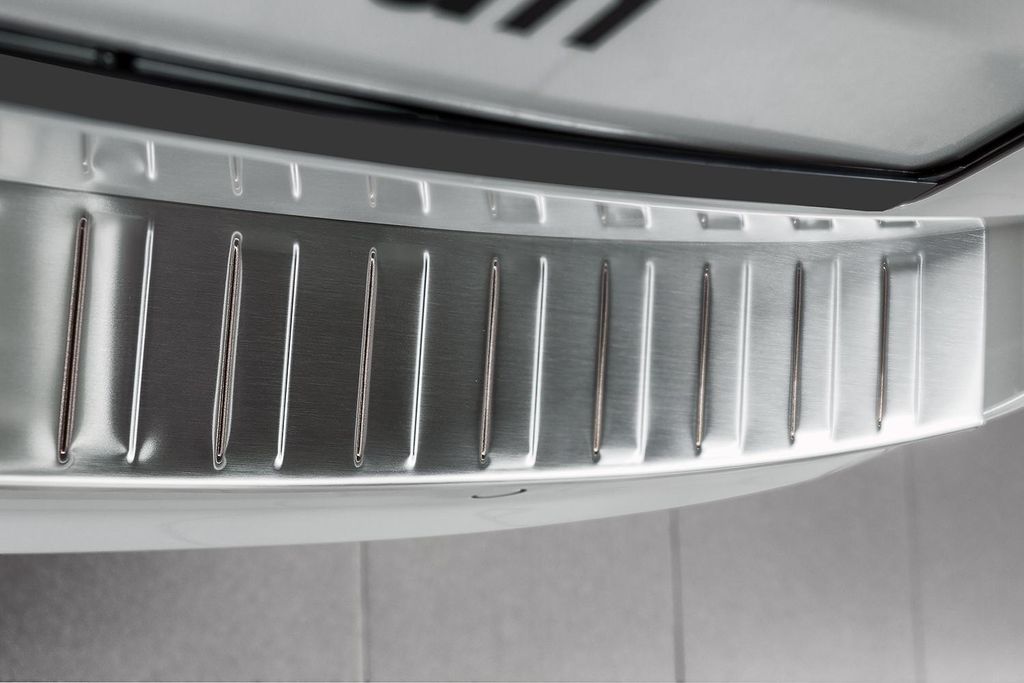 Edelstahl Ladekantenschutz für VW Touran 2 5T Abkantung Produktbild 
