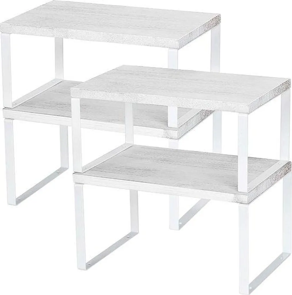 Rangement de placard de cuisine pour optimiser l'espace, bois et blanc