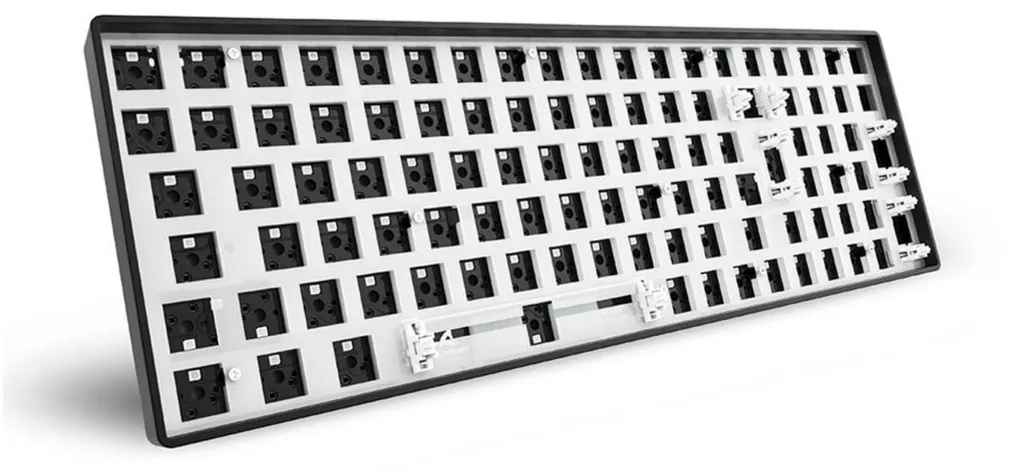 Récupérez de l'espace bureau avec le Sharkoon Skiller SGK50 S2 Barebone - 5