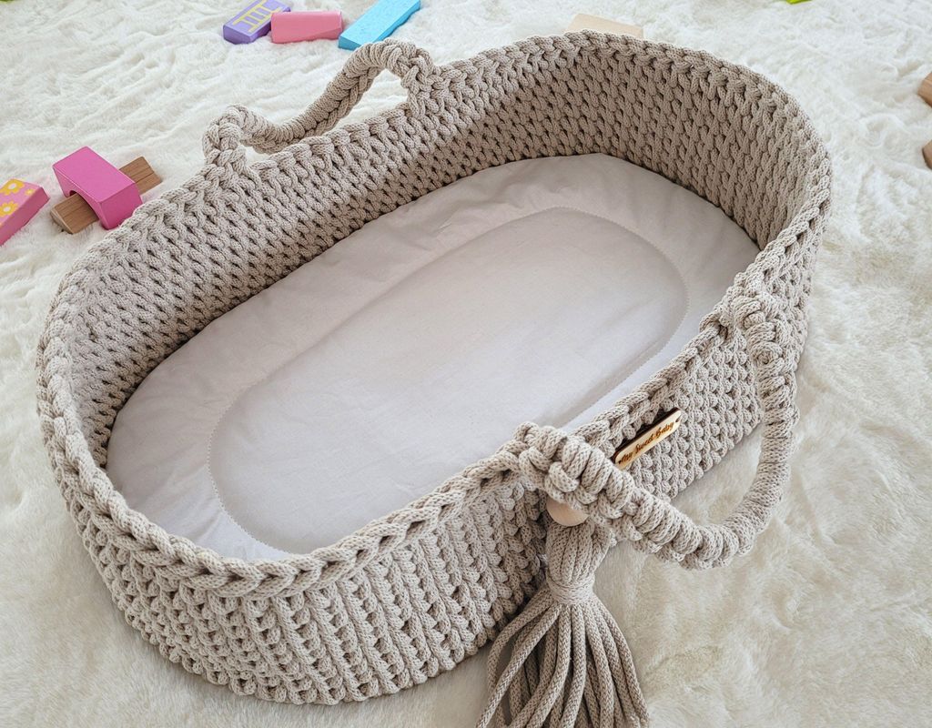 BOHO Puppenwagen handgefertigt aus beigem Baumwollstoff mit Produktbild 