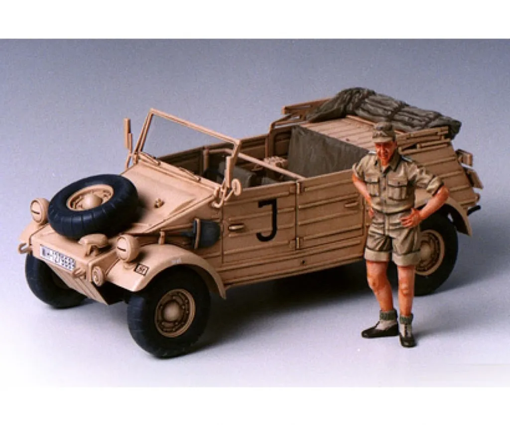 Tamiya Kübelwagen T82 Afrique 1:35 Maquette avec Pneus Sable et Figurine