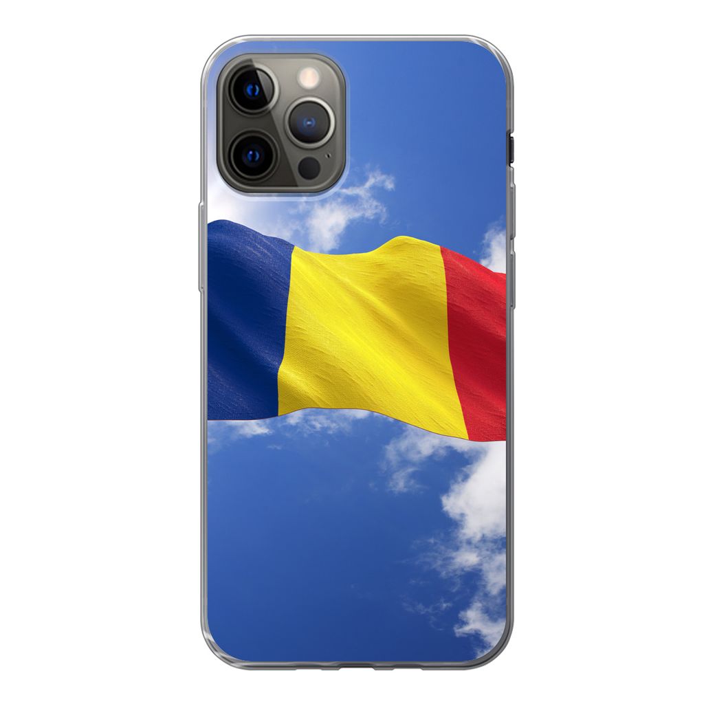 MuchoWow Handyhülle Schutzhülle Hülle für iPhone 13 Pro Rumäniens Flagge weht am Himmel Silikon Softcase Handy Hülle - Handy-Tasche