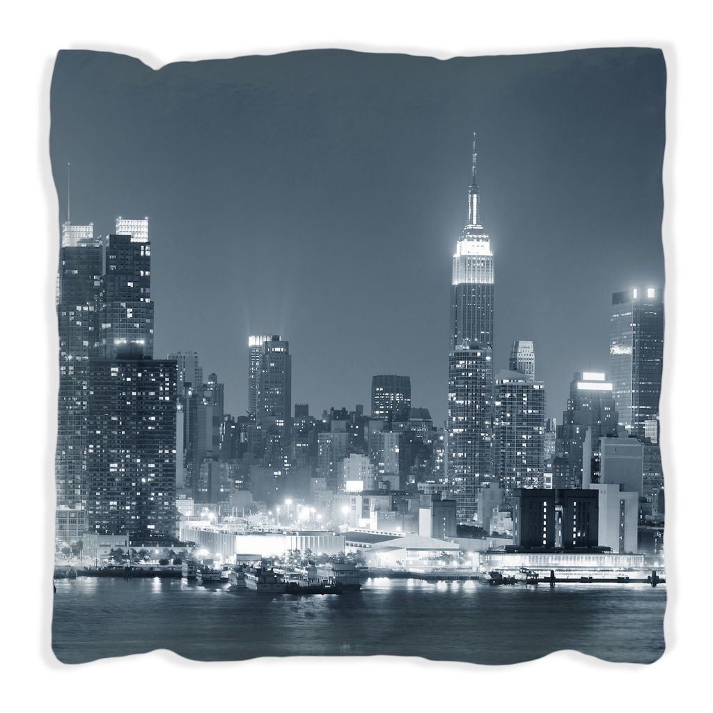 Wallario Premium Kissen, weiche Oberfläche, mit Motiv New York Skyline - Schwarz Weiß Blau, Größe: 30 x 30 cm, mit weißer Rückseite